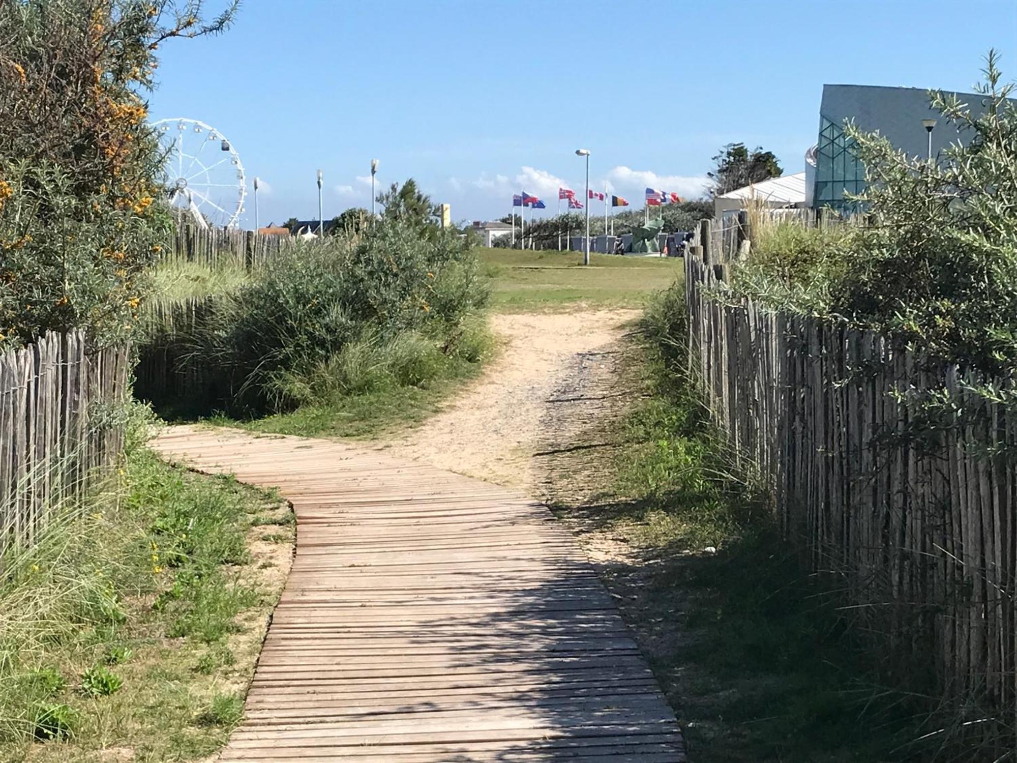 Bleu Sale - F2 Courseulles Avec Balcon Apartman Kültér fotó