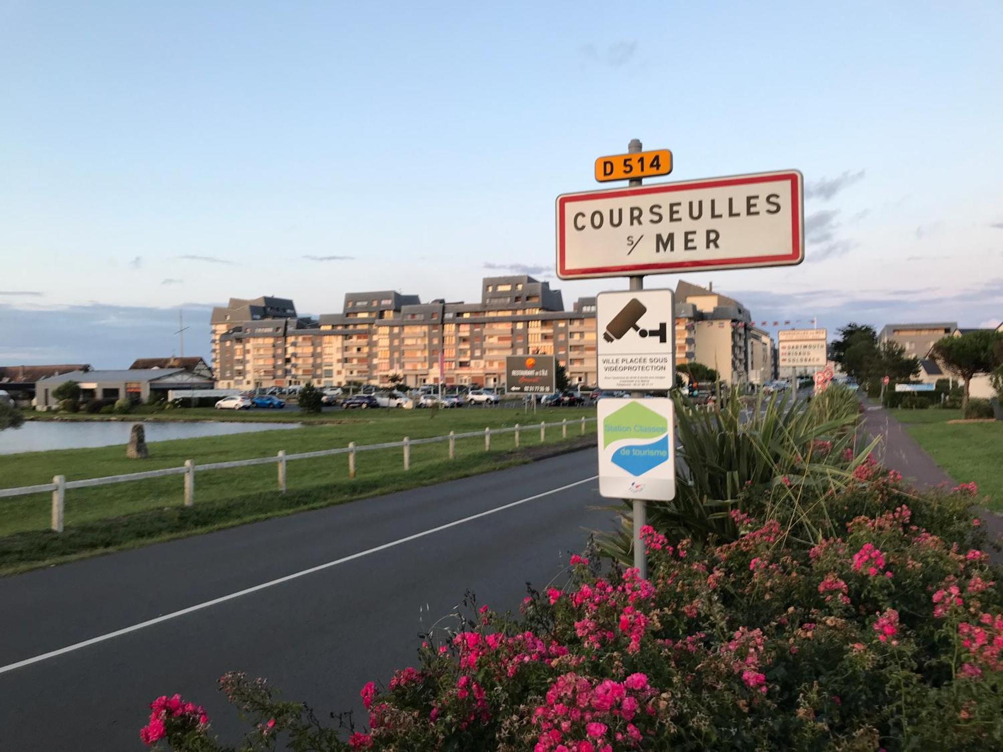 Bleu Sale - F2 Courseulles Avec Balcon Apartman Kültér fotó